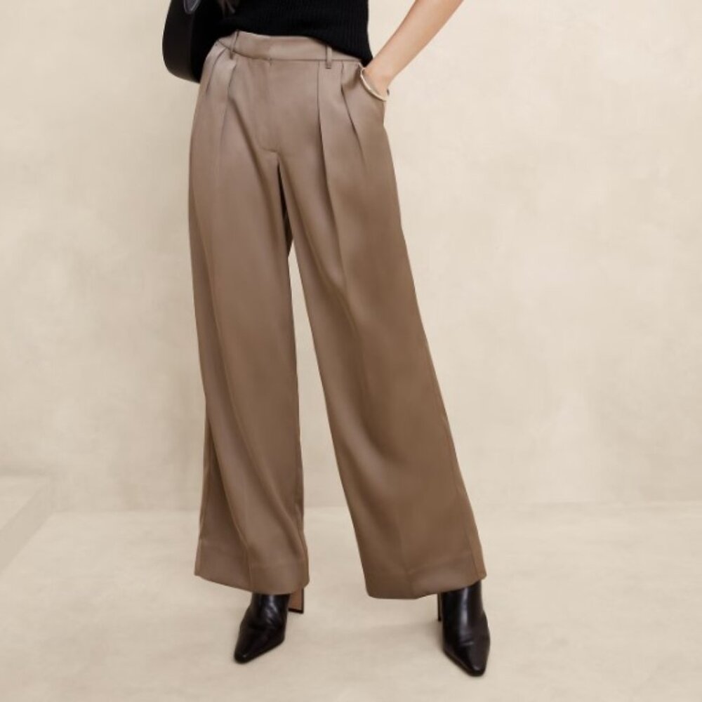 NEW! Banana Republic Silky Relaxed Trouser - Size 8 - Mocha Latte/Brown